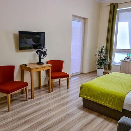 Antoninska Hotel & Apartamenty Лешно Екстериор снимка