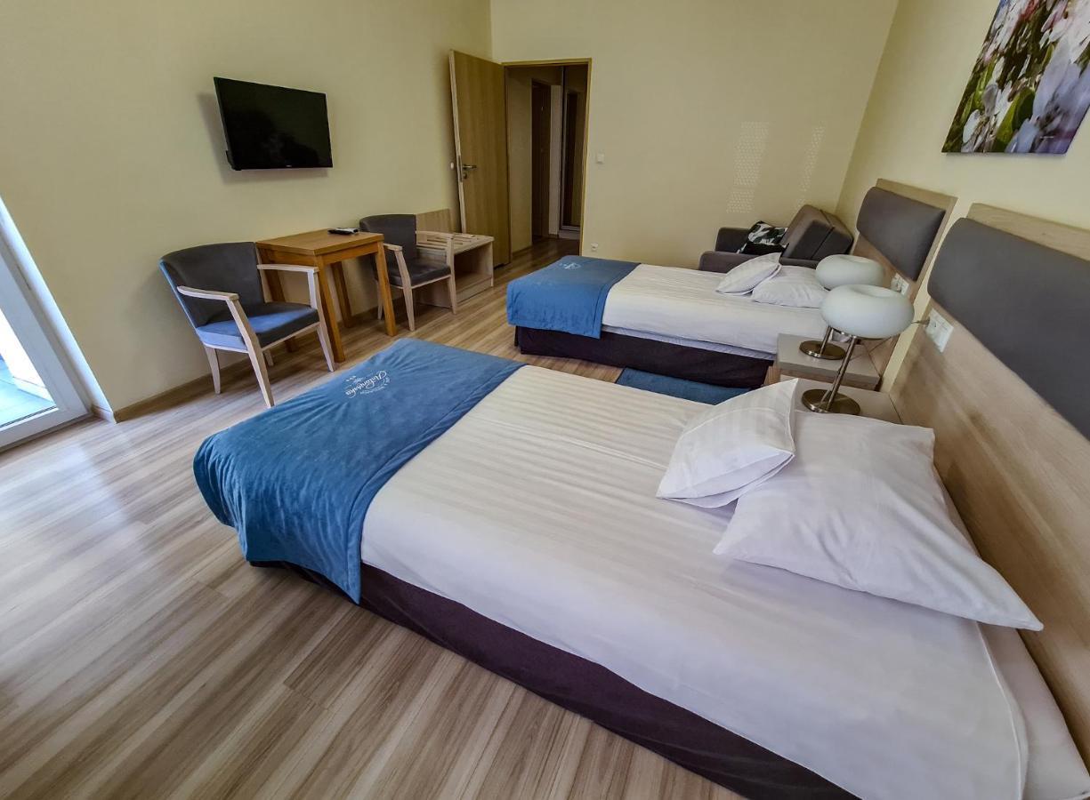 Antoninska Hotel & Apartamenty Лешно Екстериор снимка