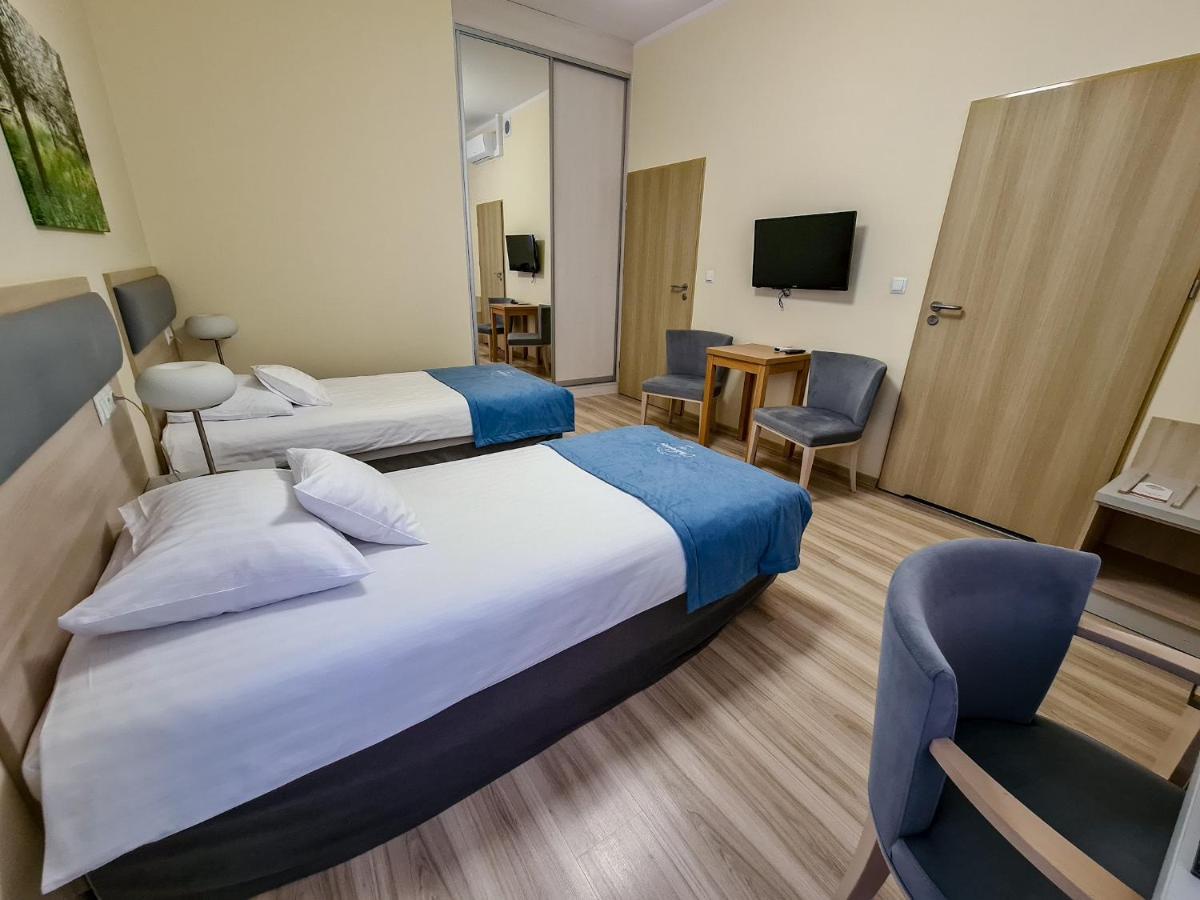 Antoninska Hotel & Apartamenty Лешно Екстериор снимка
