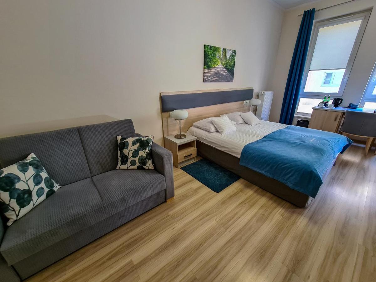 Antoninska Hotel & Apartamenty Лешно Екстериор снимка