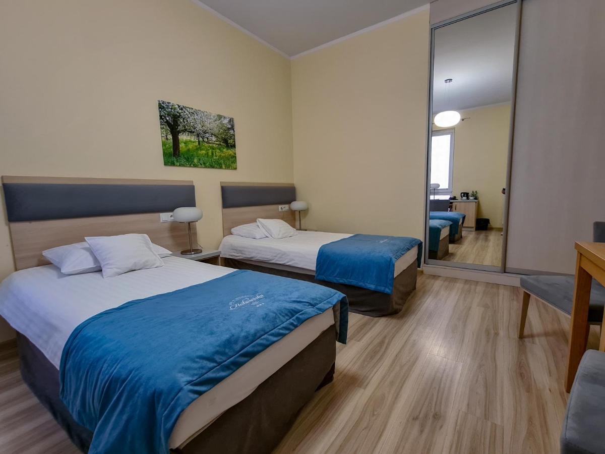 Antoninska Hotel & Apartamenty Лешно Екстериор снимка