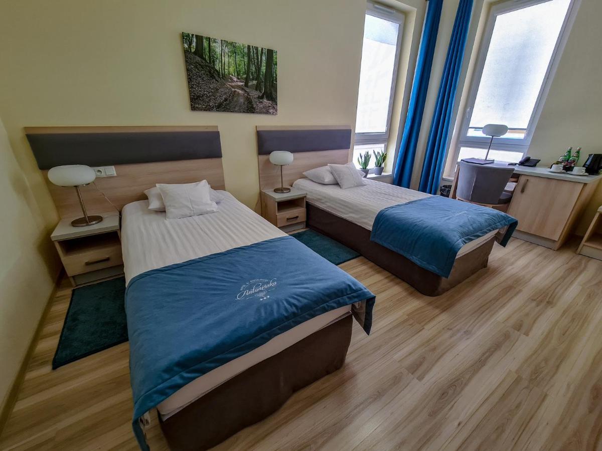 Antoninska Hotel & Apartamenty Лешно Екстериор снимка