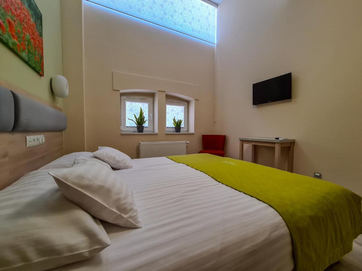 Antoninska Hotel & Apartamenty Лешно Екстериор снимка