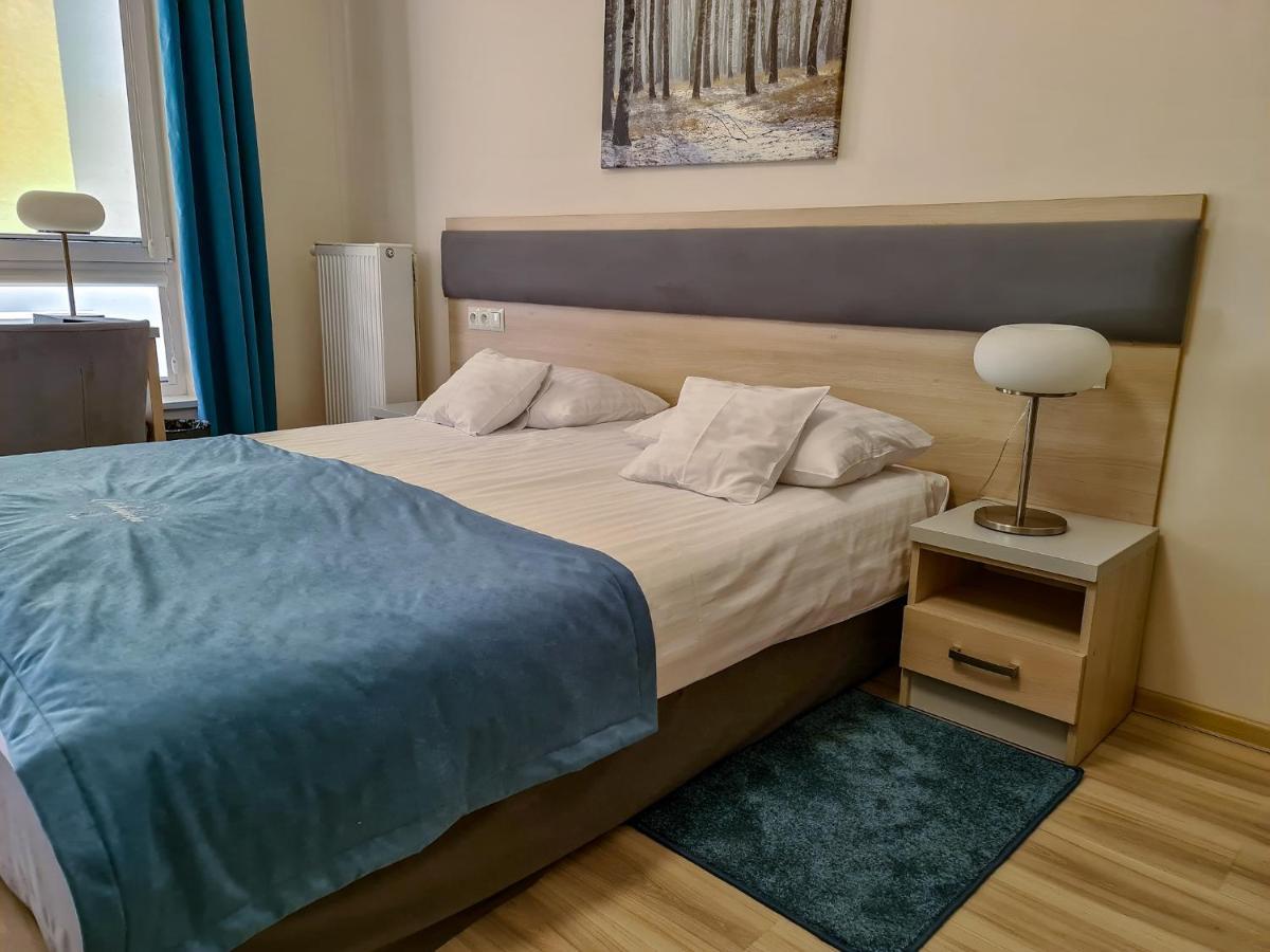 Antoninska Hotel & Apartamenty Лешно Екстериор снимка