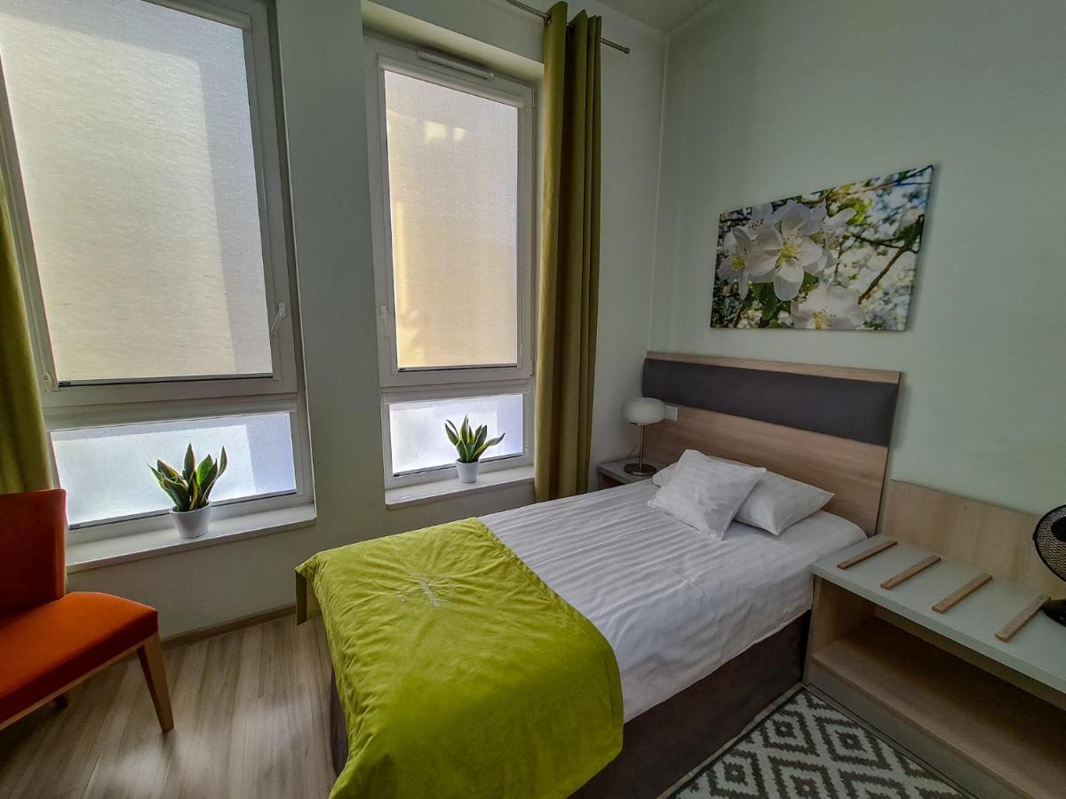 Antoninska Hotel & Apartamenty Лешно Екстериор снимка