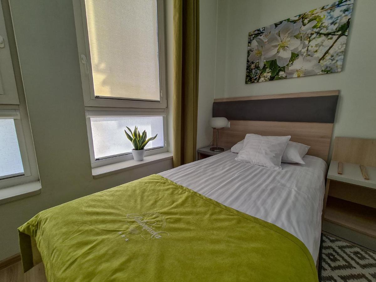 Antoninska Hotel & Apartamenty Лешно Екстериор снимка