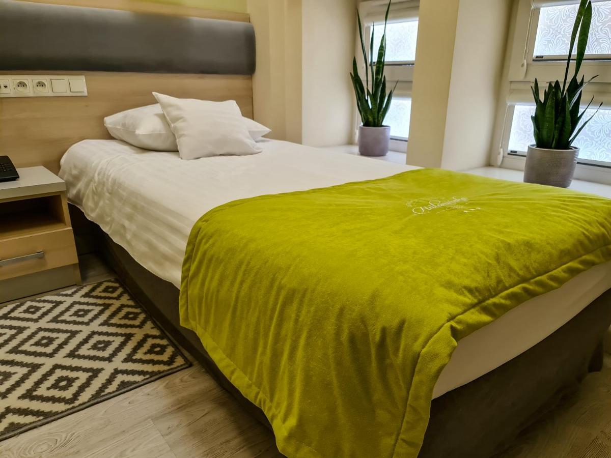Antoninska Hotel & Apartamenty Лешно Екстериор снимка