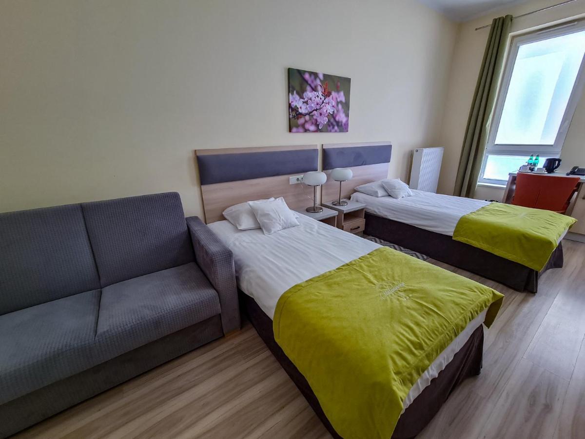Antoninska Hotel & Apartamenty Лешно Екстериор снимка