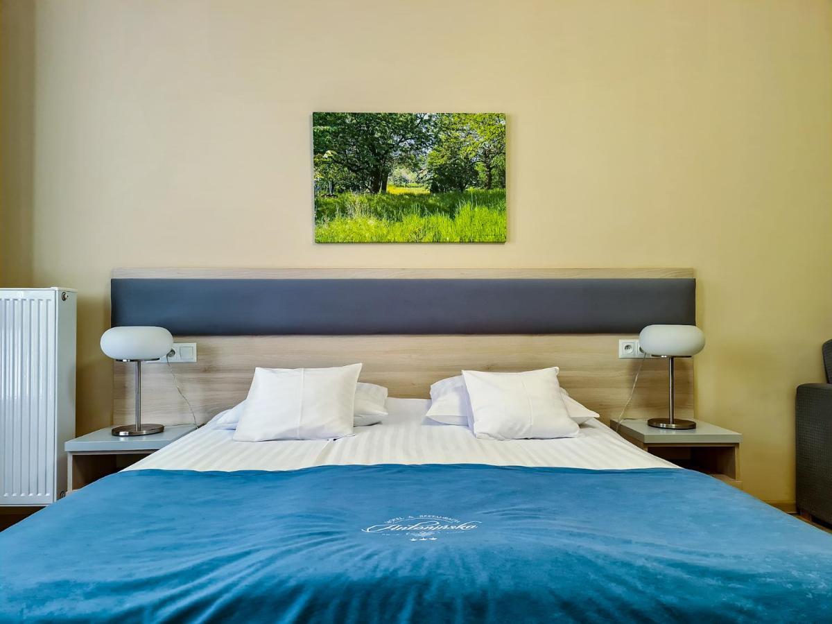 Antoninska Hotel & Apartamenty Лешно Екстериор снимка