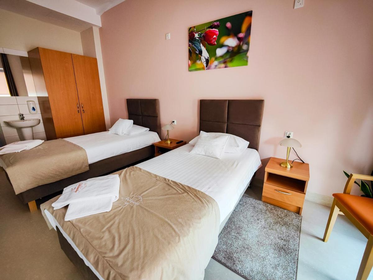 Antoninska Hotel & Apartamenty Лешно Екстериор снимка