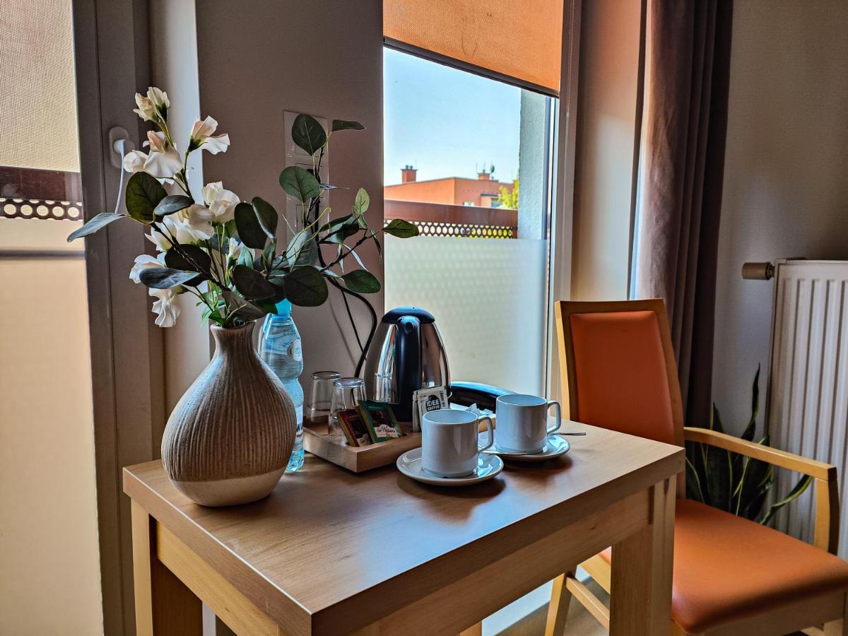 Antoninska Hotel & Apartamenty Лешно Екстериор снимка