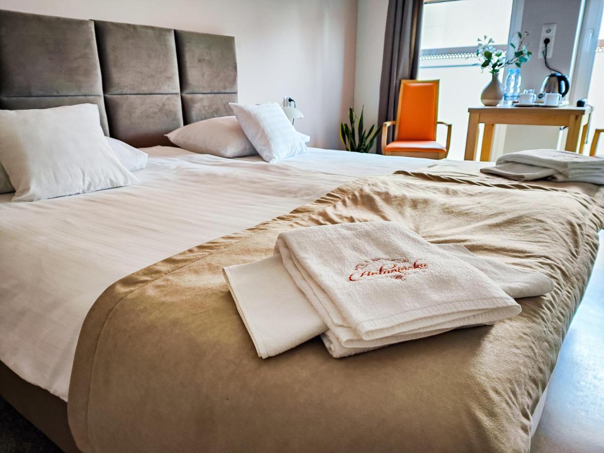 Antoninska Hotel & Apartamenty Лешно Екстериор снимка