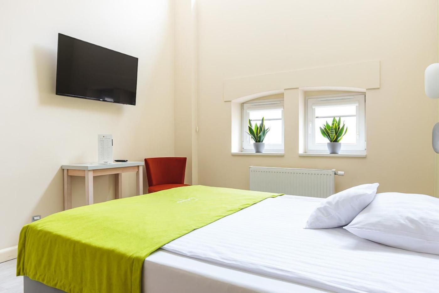 Antoninska Hotel & Apartamenty Лешно Екстериор снимка