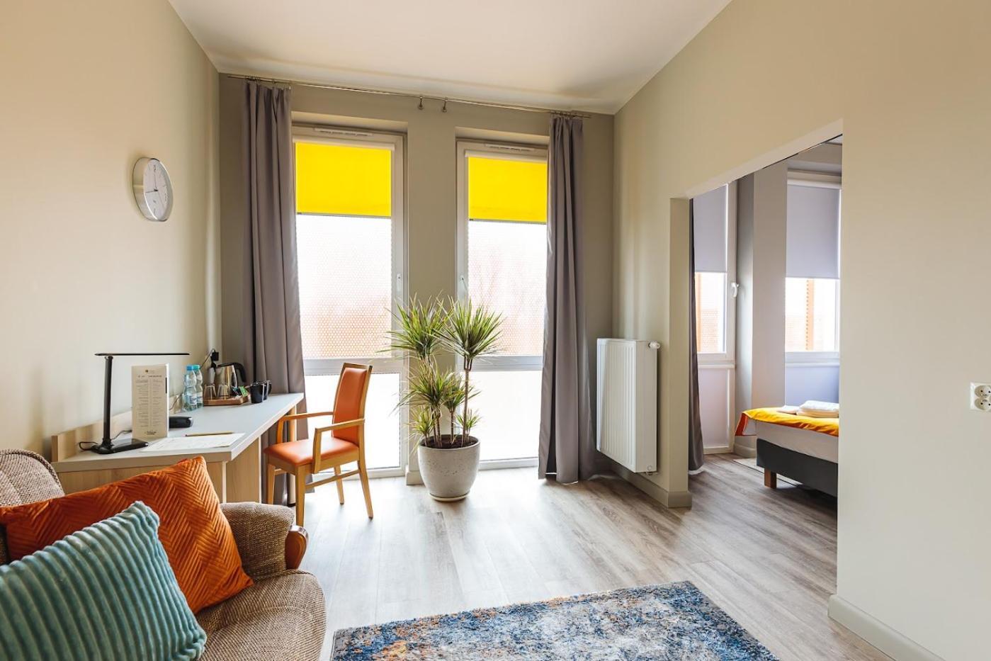 Antoninska Hotel & Apartamenty Лешно Екстериор снимка