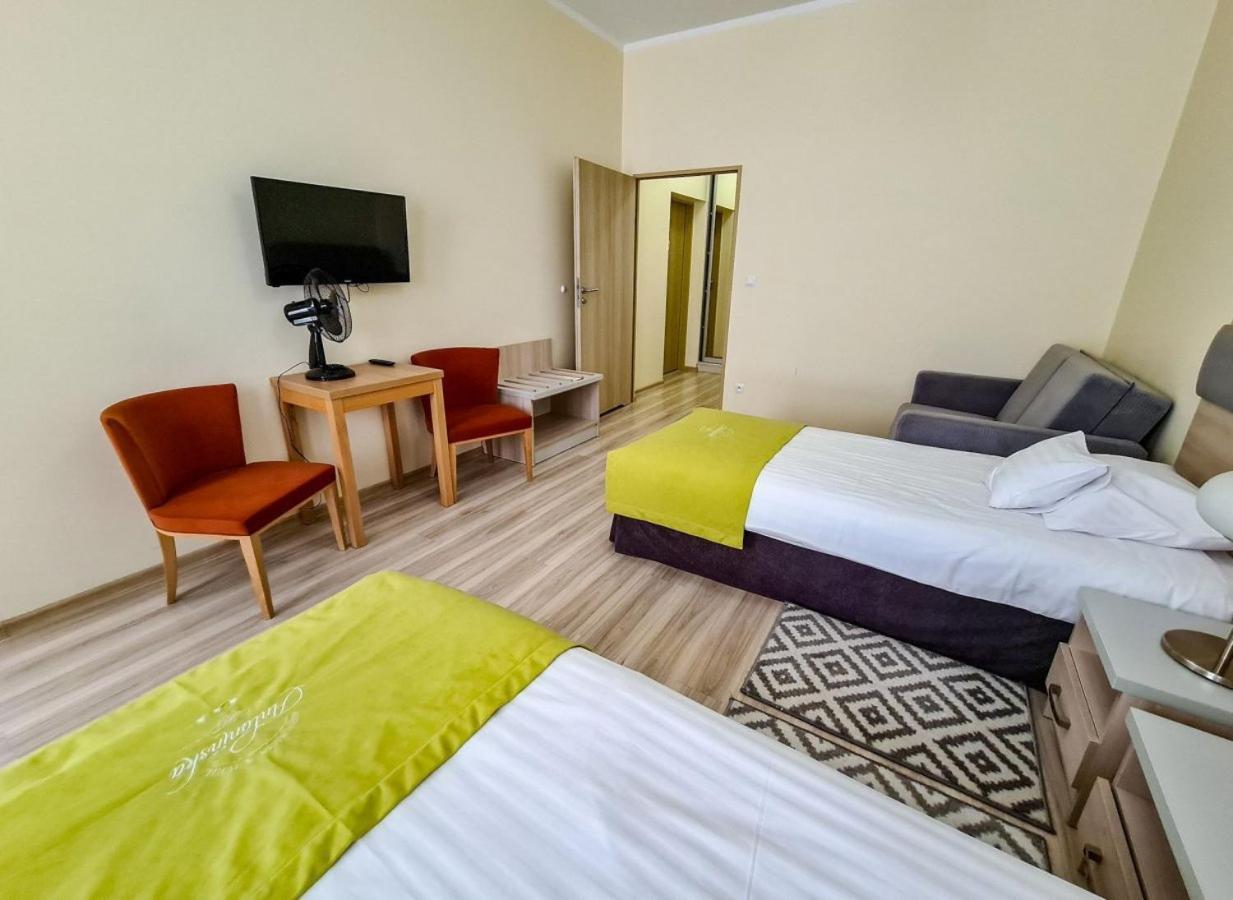 Antoninska Hotel & Apartamenty Лешно Екстериор снимка