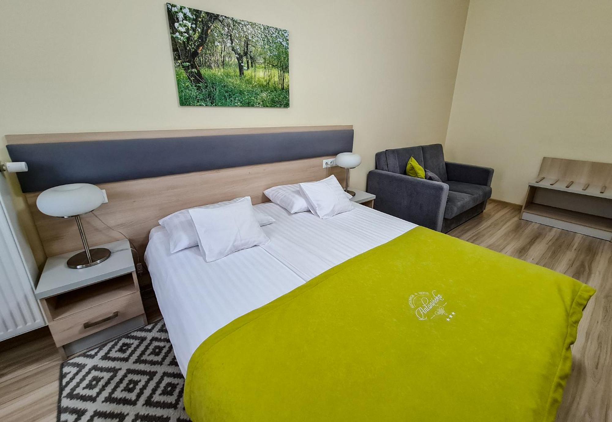 Antoninska Hotel & Apartamenty Лешно Екстериор снимка