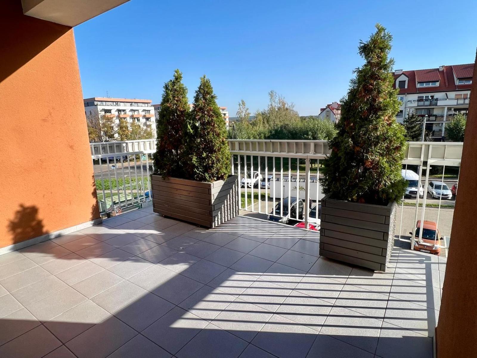 Antoninska Hotel & Apartamenty Лешно Екстериор снимка